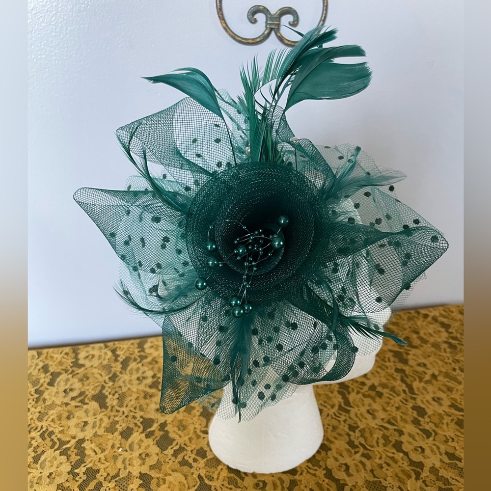 NWOT Cizoe Elegant Peacock Blue Fascinator with Feathers and Headband